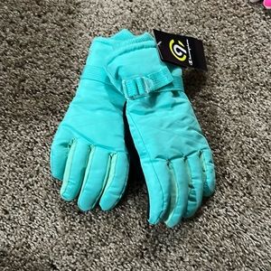 9 champion girls ski gloves. Size 8-16.  NWT